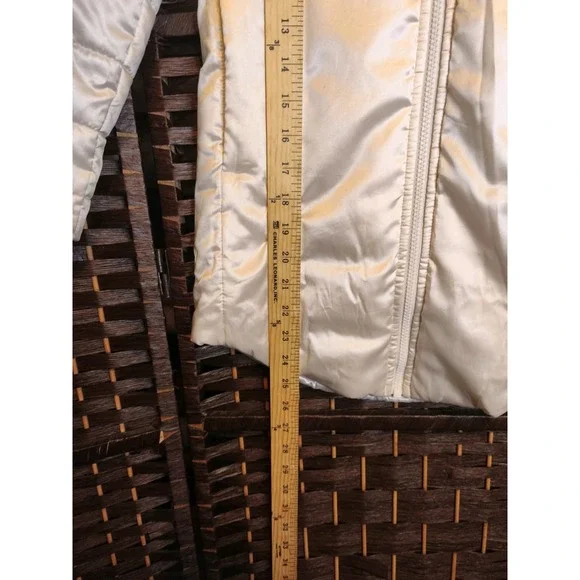 The North Face Kids White Puffer Jacket - Picture 11 of 11